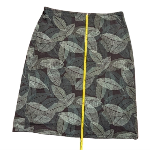 New York & Company Women's Sheer Green Floral Skirt Over Black Slip Size… - Picture 9 of 9